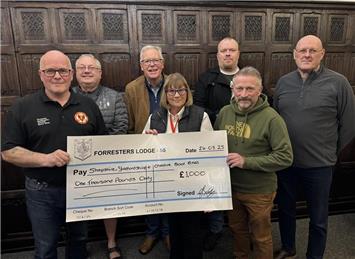 Forresters Lodge 456 tonight presented a cheque